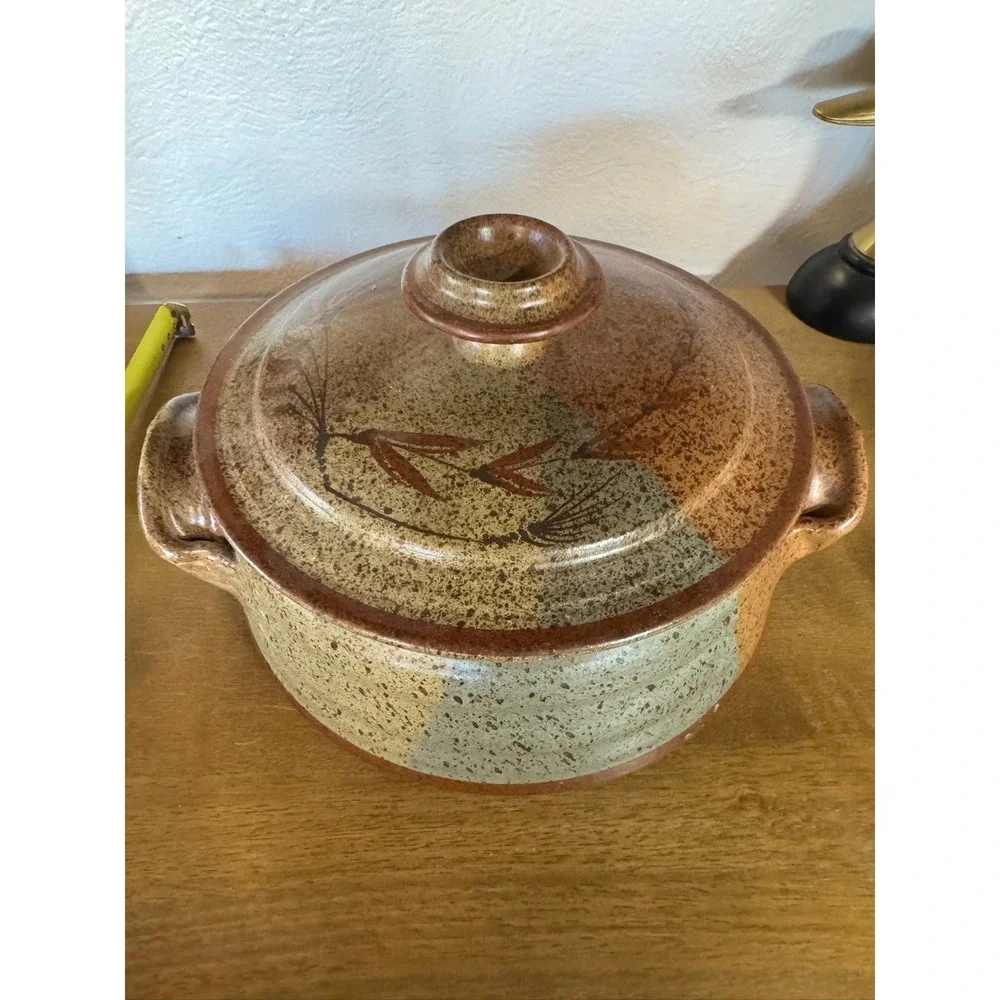 Vintage Handmade Studio‎ Pottery Casserole Dish with Lid Bamboo Leaf SIGNED